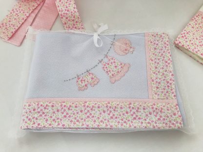 Manta de Malha Roupinha no Varal Rosa - Image 2