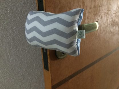 Protetor de Porta Chevron Cinza e Azul