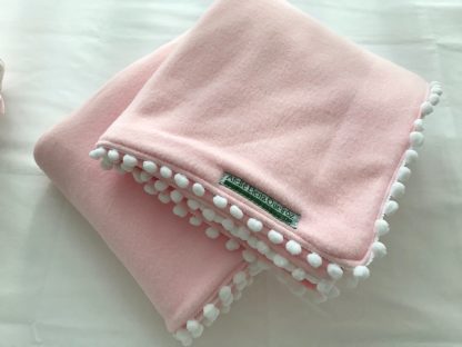 Manta de Soft Rosa com Pompom - Image 6
