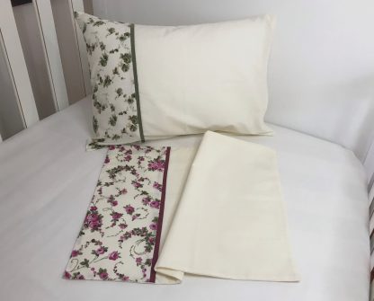 Fronhas com barra floral vinho e verde