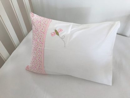 Lençol de berço e fronha Roupinha no Varal Rosa - Image 3